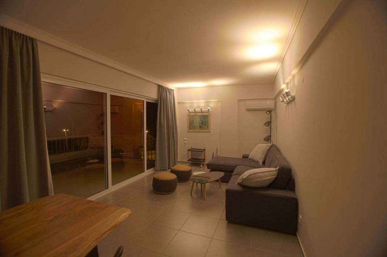 Seaside Renovated Top Floor Apartment Saronida Buitenkant foto